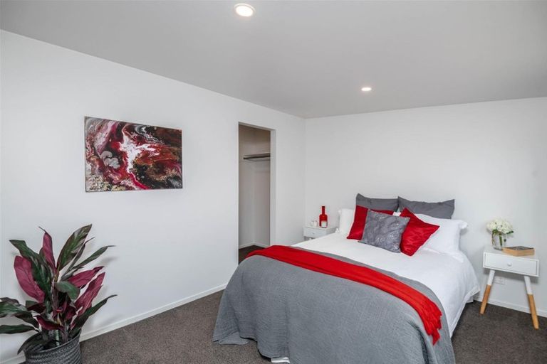 Photo of property in 106b Glanmire Road, Newlands, Wellington, 6037