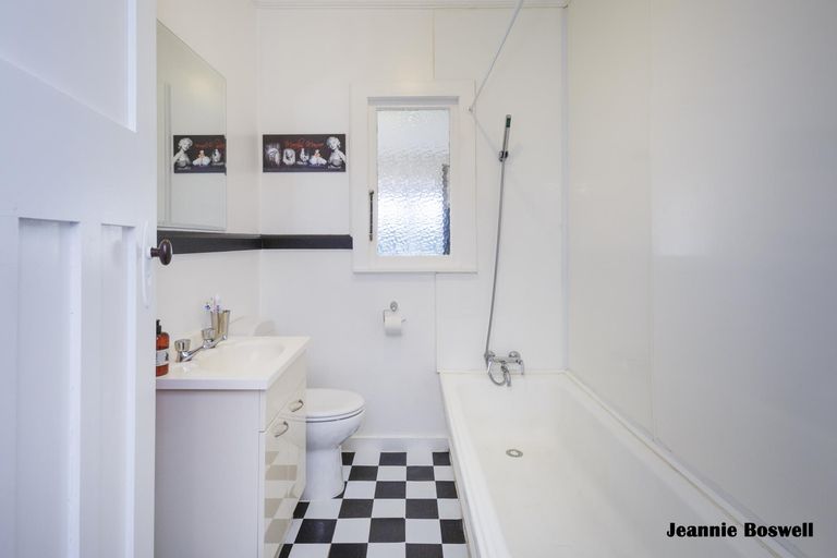 Photo of property in 37 Lyndhurst Street, Takaro, Palmerston North, 4412