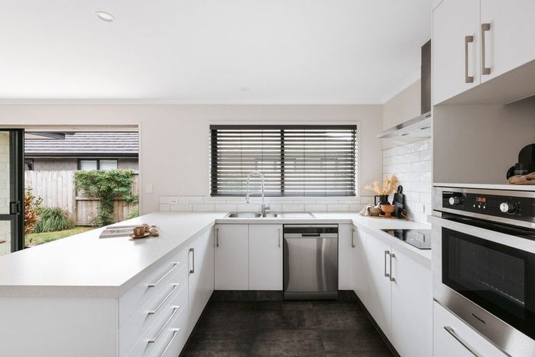 Photo of property in 10 Fearnley Grove, Pyes Pa, Tauranga, 3112