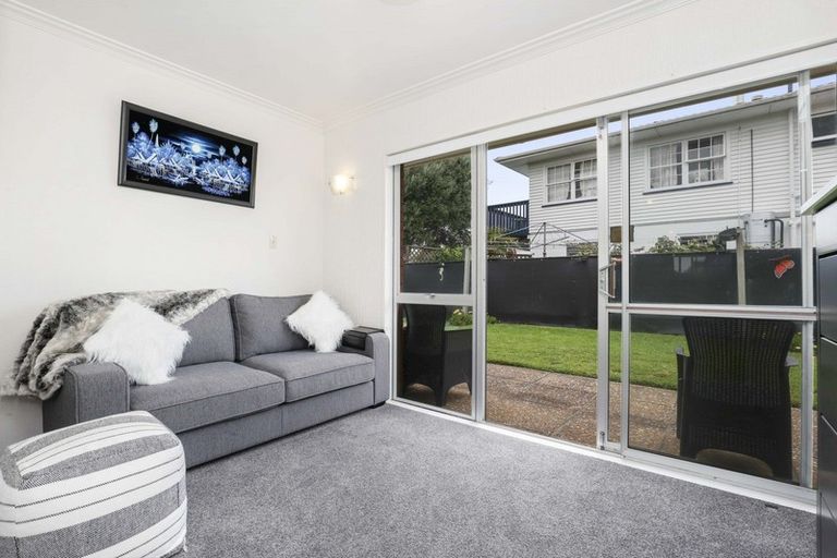 Photo of property in 102a U1 Sandwich Road, St Andrews, Hamilton, 3200