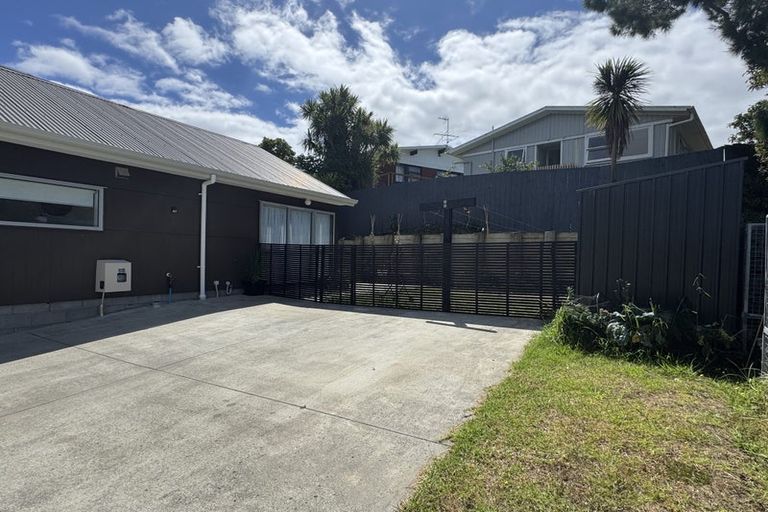 Photo of property in 17 Valhalla Drive, Beach Haven, Auckland, 0626