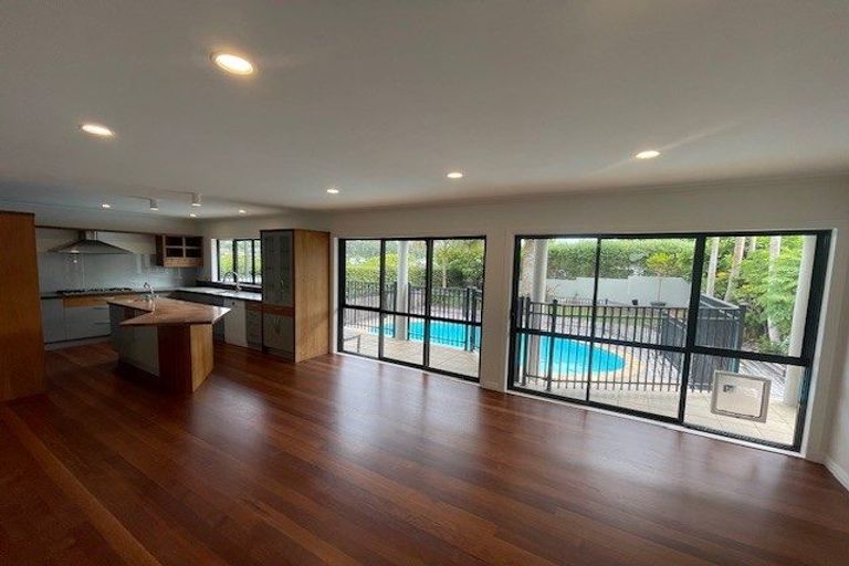 Photo of property in 1/12 Richards Avenue, Forrest Hill, Auckland, 0620