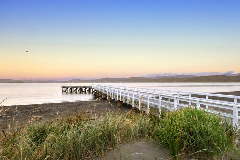 Photo of property in 2/19 Burnham Street, Seatoun, Wellington, 6022