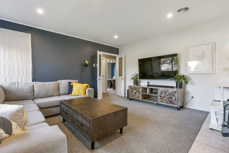 Photo of property in 11 Hereford Street, Te Atatu Peninsula, Auckland, 0610