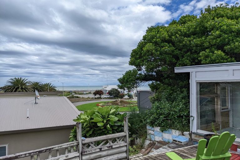 Photo of property in 5 Golf Road, Paraparaumu Beach, Paraparaumu, 5032