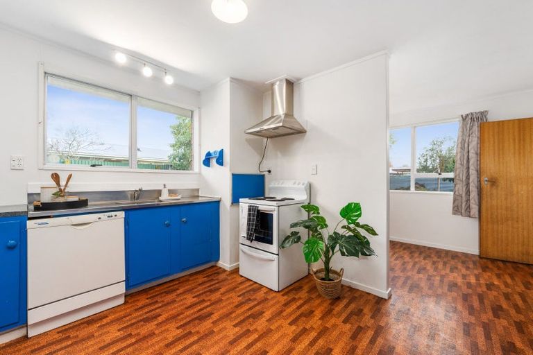 Photo of property in 26 Halswell Crescent, Westbrook, Palmerston North, 4412