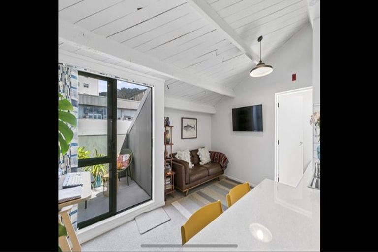 Photo of property in Metro Apartments, 18/220 Thorndon Quay, Pipitea, Wellington, 6011
