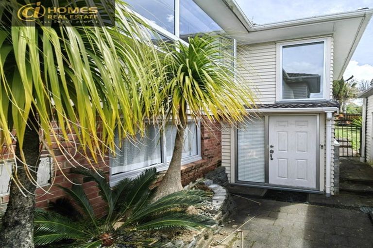 Photo of property in 127 Gossamer Drive, Pakuranga Heights, Auckland, 2010
