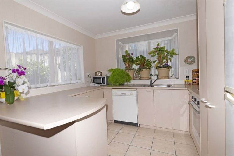 Photo of property in 12 Martin Jugum Lane, Ranui, Auckland, 0612