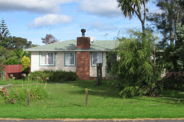 Photo of property in 8 Tawa Road, Te Atatu Peninsula, Auckland, 0610