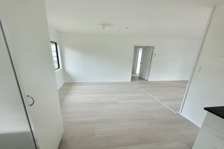 Photo of property in 1/100 Birkdale Road, Birkdale, Auckland, 0626