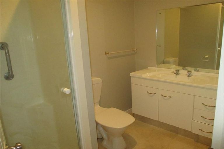 Photo of property in 17b Division Street, Riccarton, Christchurch, 8041