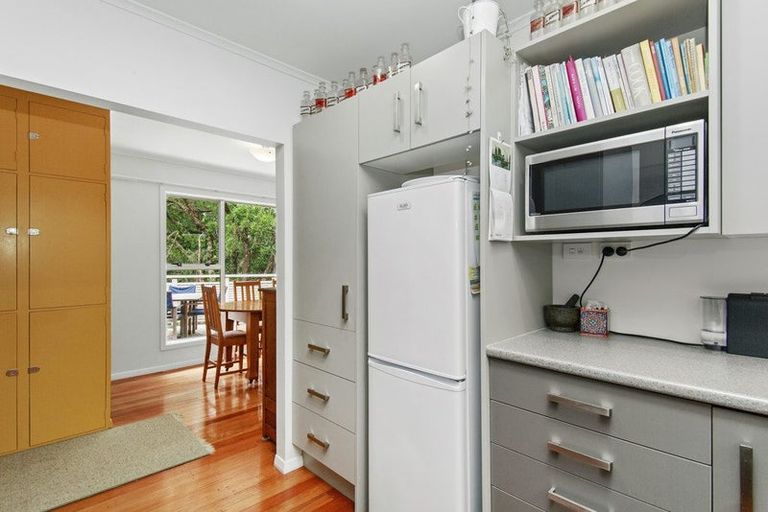 Photo of property in 27 Hampton Hill Road, Tawa, Wellington, 5028