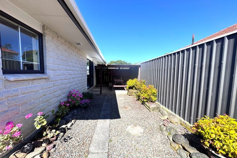 Photo of property in 1 Pinedale Parade, Milson, Palmerston North, 4414