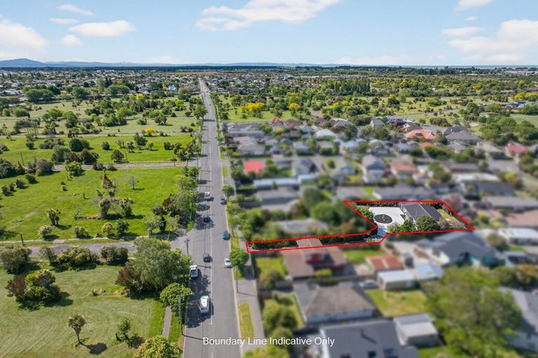 Photo of property in 100 Avondale Road, Avondale, Christchurch, 8061
