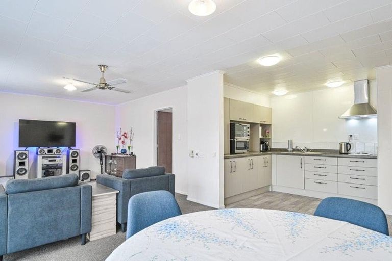 Photo of property in 3/507 Saint Aubyn, Hastings, 4122