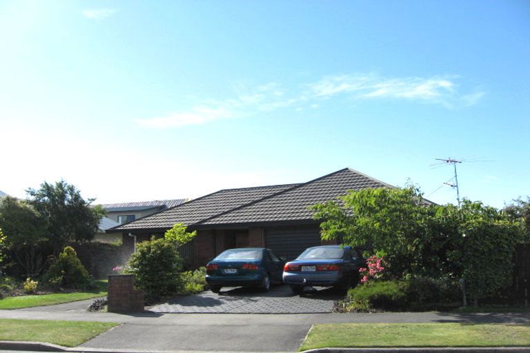 Photo of property in 4 Farnley Place, Parklands, Christchurch, 8083