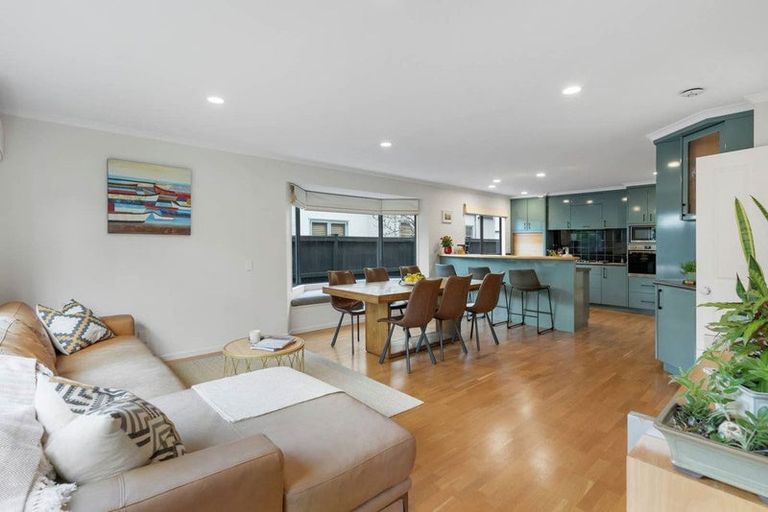 Photo of property in 31a Oakwood Grove, Eastern Beach, Auckland, 2012