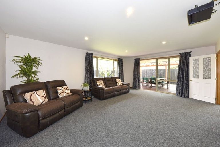 Photo of property in 25 Chesterfield Mews, Russley, Christchurch, 8042
