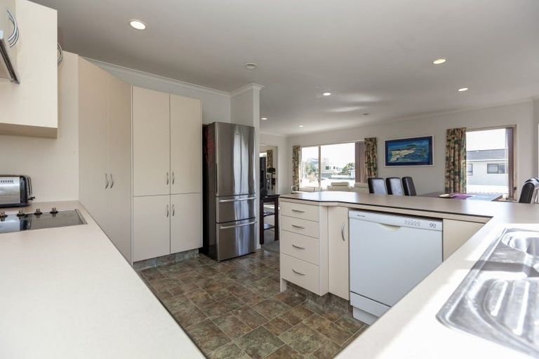 Photo of property in 118 Seaview Road, Paraparaumu Beach, Paraparaumu, 5032