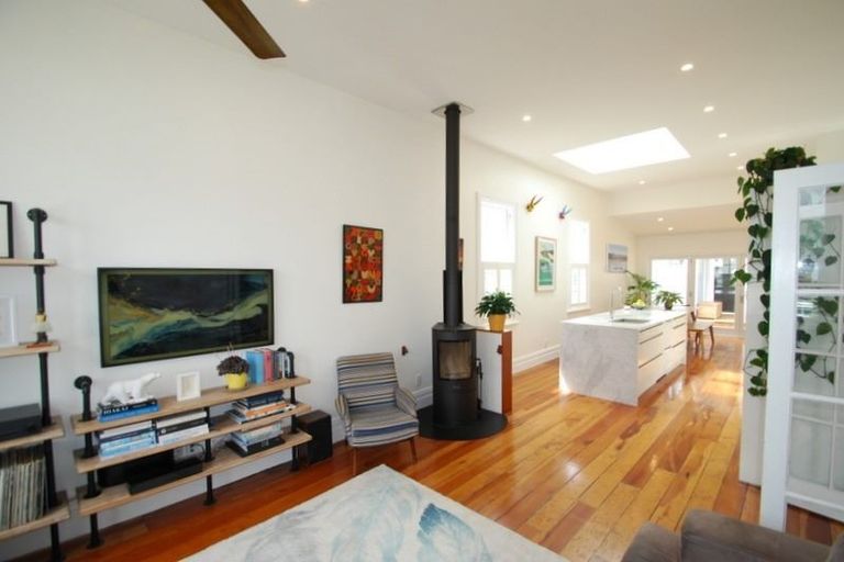 Photo of property in 87 Tiber Street, Island Bay, Wellington, 6023