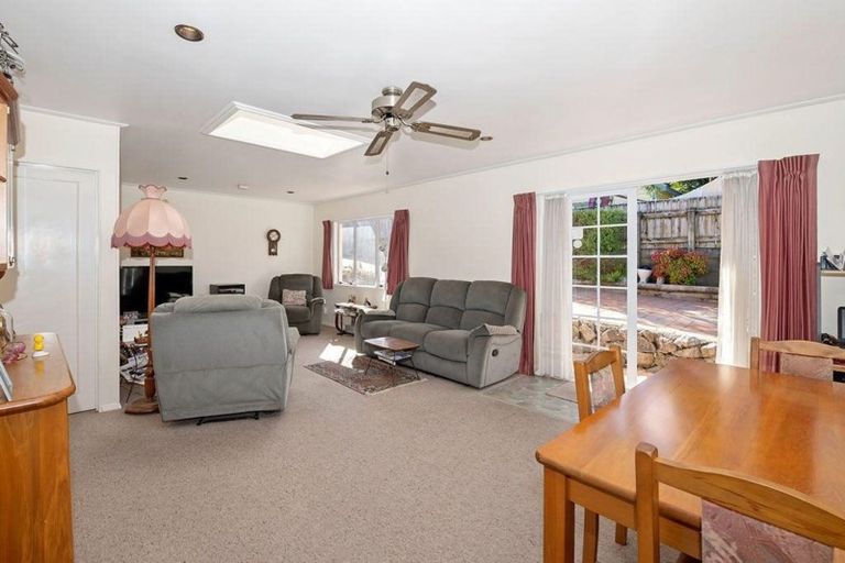 Photo of property in 28 Nikau Street, New Lynn, Auckland, 0600