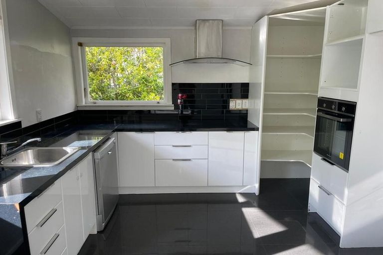 Photo of property in 26 Crompton Road, Massey, Auckland, 0614