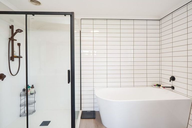 Photo of property in 381 Bay Road, West Plains, Invercargill, 9879