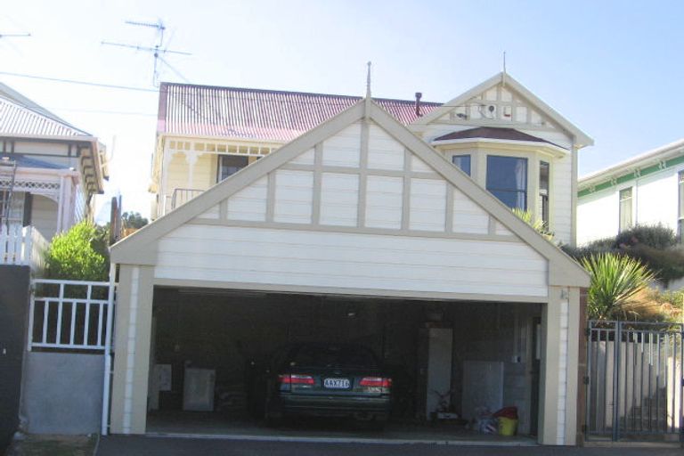 Photo of property in 16 Farm Road, Northland, Wellington, 6012