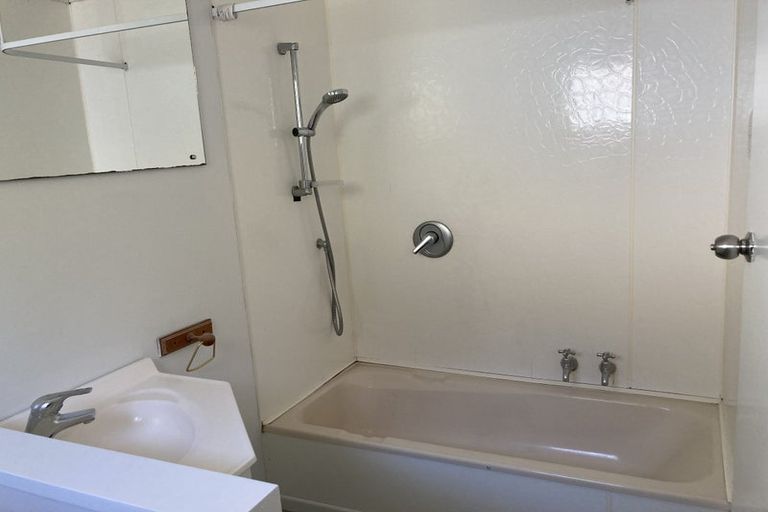 Photo of property in 28 Mamaku Street, Paraparaumu, 5032