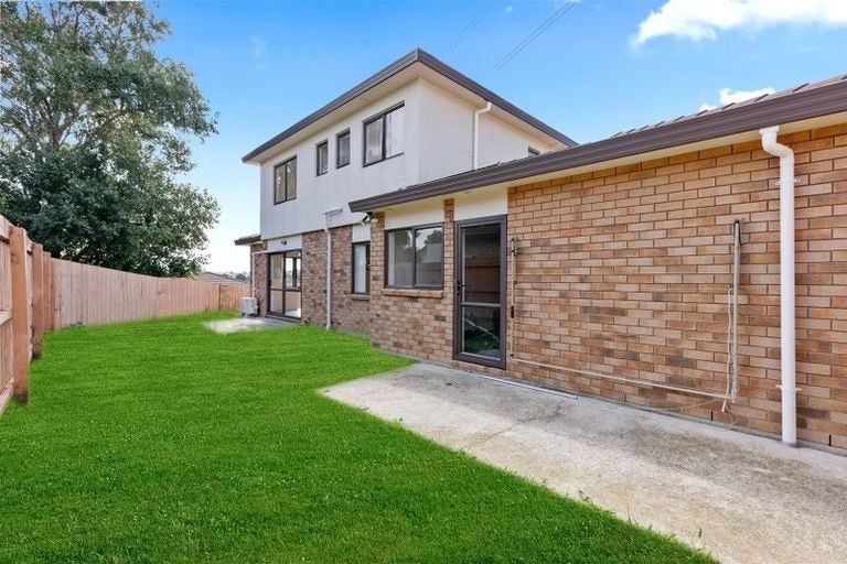 Photo of property in 27 Mt Lebanon Crescent, The Gardens, Auckland, 2105
