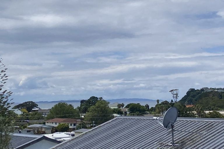 Photo of property in 27a Holiday Road, Stanmore Bay, Whangaparaoa, 0932