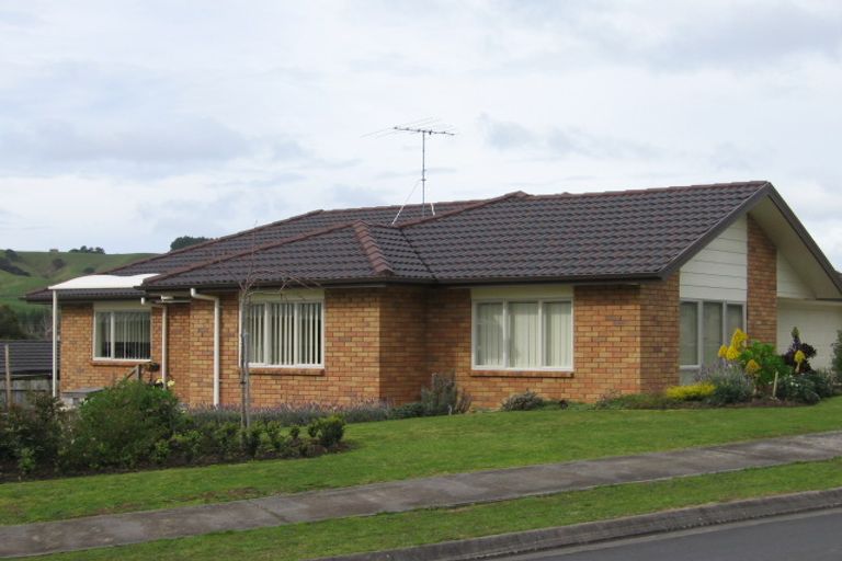 Photo of property in 15 Cabeleigh Drive, Helensville, 0800