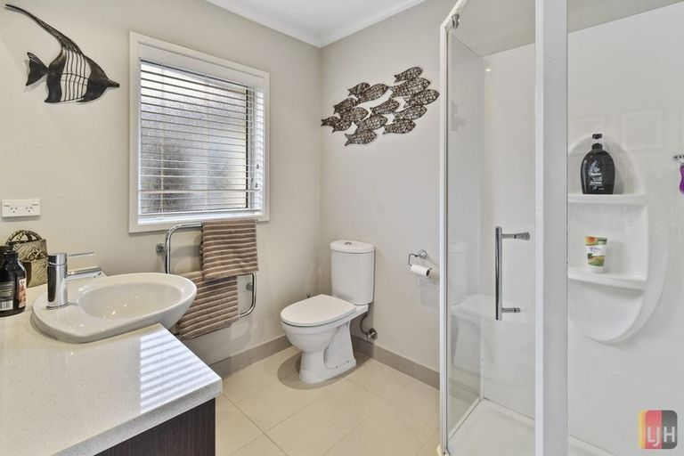 Photo of property in 242 Harbourside Drive, Karaka, Papakura, 2113