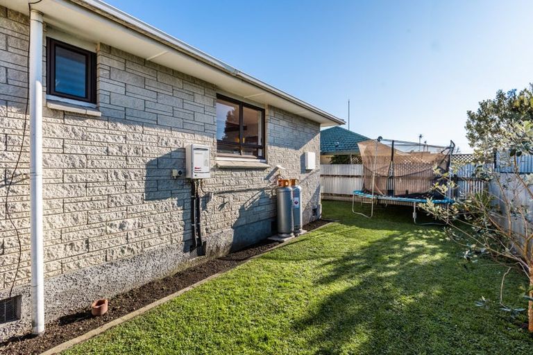 Photo of property in 2/71 Meeanee Road, Taradale, Napier, 4112