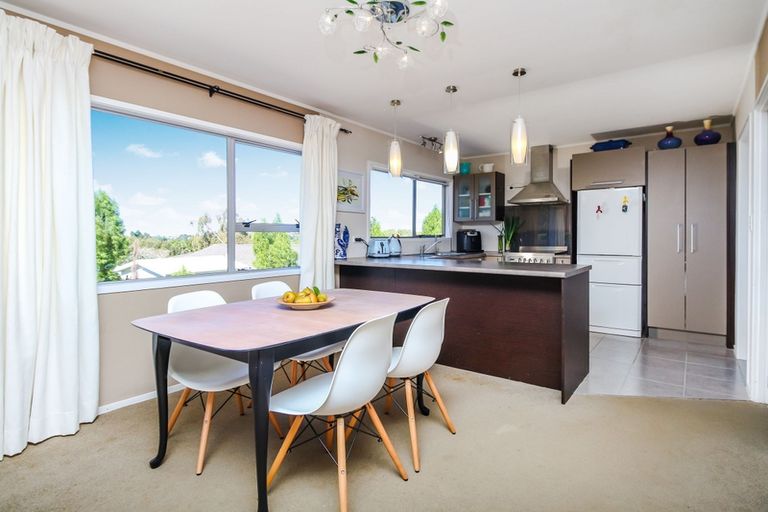 Photo of property in 19 Magdalen Place, West Harbour, Auckland, 0618