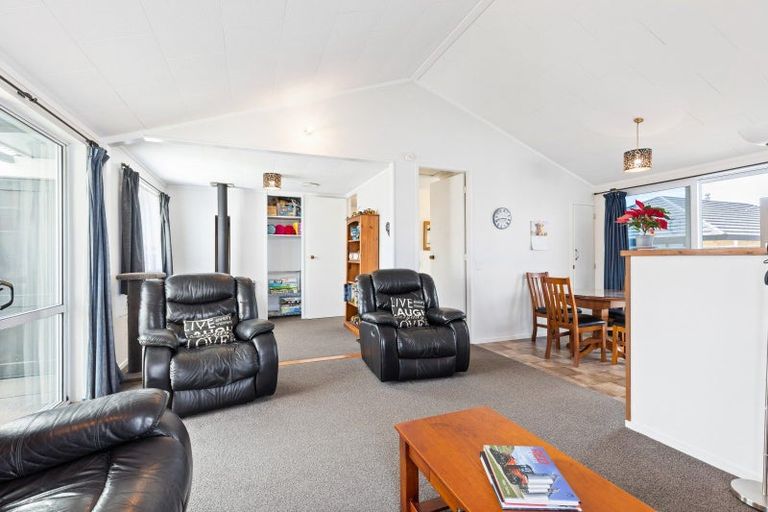 Photo of property in 11 Perrin Place, Kelvin Grove, Palmerston North, 4414