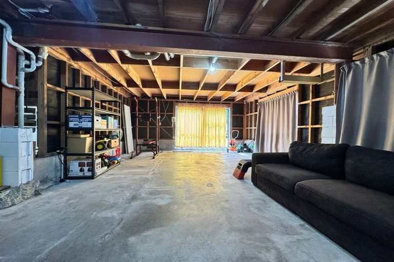 Photo of property in 7 Golf Road, New Lynn, Auckland, 0600
