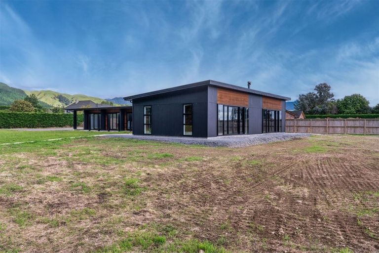 Photo of property in 38a Pohutukawa Drive, Levin, 5571