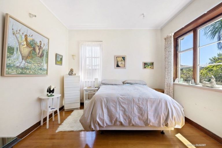 Photo of property in 9 Kaihuia Terrace, Northland, Wellington, 6012