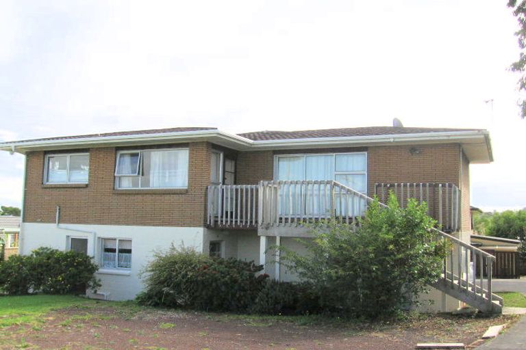 Photo of property in 940 East Coast Road, Northcross, Auckland, 0630