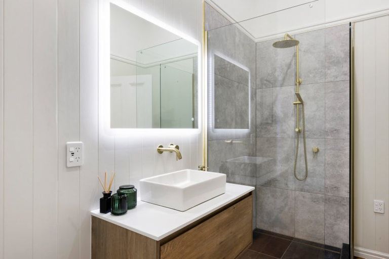 Photo of property in 114 Victoria Street, Cambridge, 3434