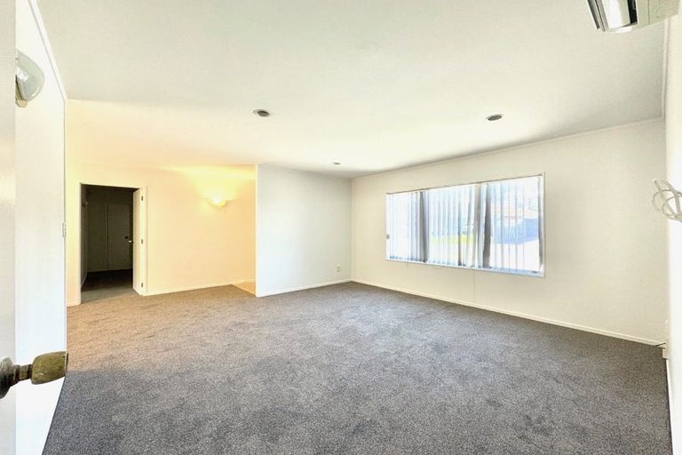 Photo of property in 17 Horlicks Place, Randwick Park, Auckland, 2105