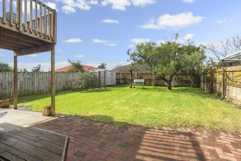 Photo of property in 18 Secoia Crescent, Mangere, Auckland, 2022