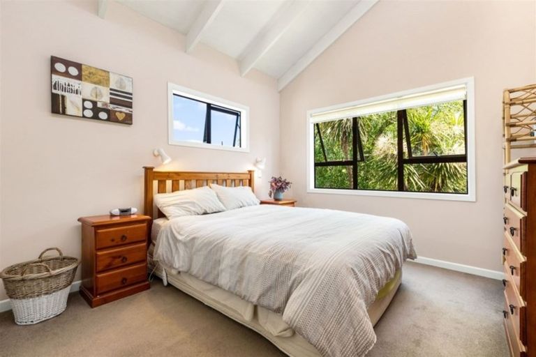 Photo of property in 14 Derwent Crescent, Titirangi, Auckland, 0604