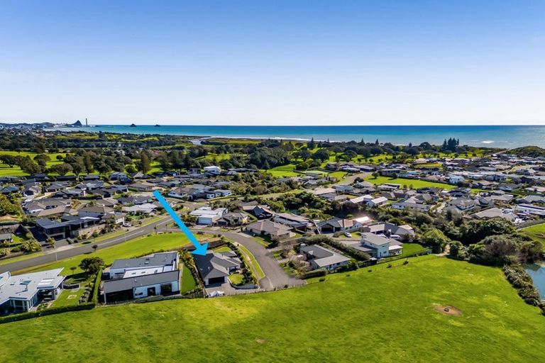 Photo of property in 4 Vardon Way, Waiwhakaiho, New Plymouth, 4312