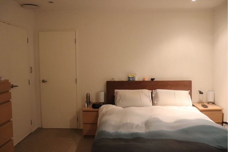 Photo of property in 1/2 Fernlea Rise, Bayview, Auckland, 0629
