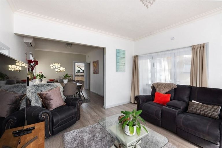 Photo of property in 15 Reeve Street, Levin, 5510