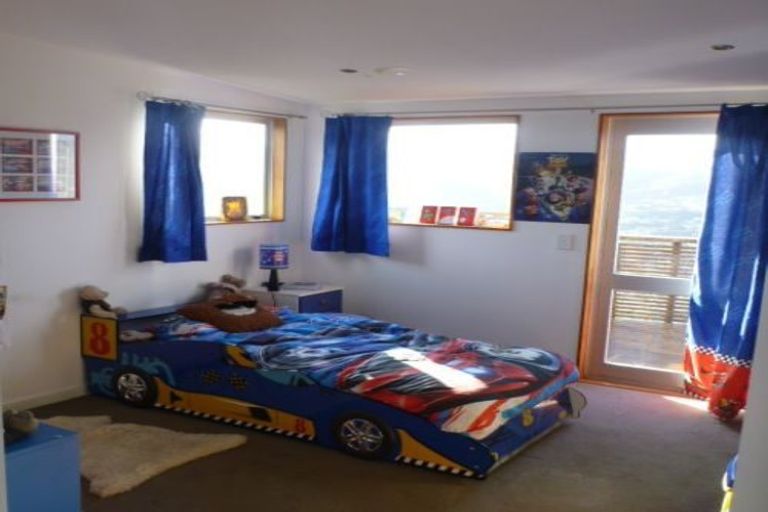 Photo of property in 10 Chastudon Place, Tawa, Wellington, 5028