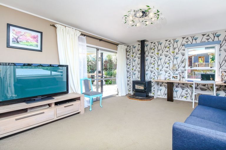 Photo of property in 19 Magdalen Place, West Harbour, Auckland, 0618